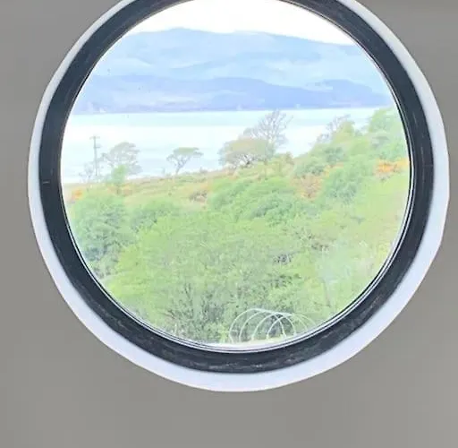 Bay Nyaraló